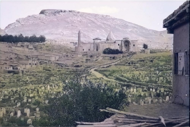 Divriği Ulu Camii  ve Eski Mezarlık